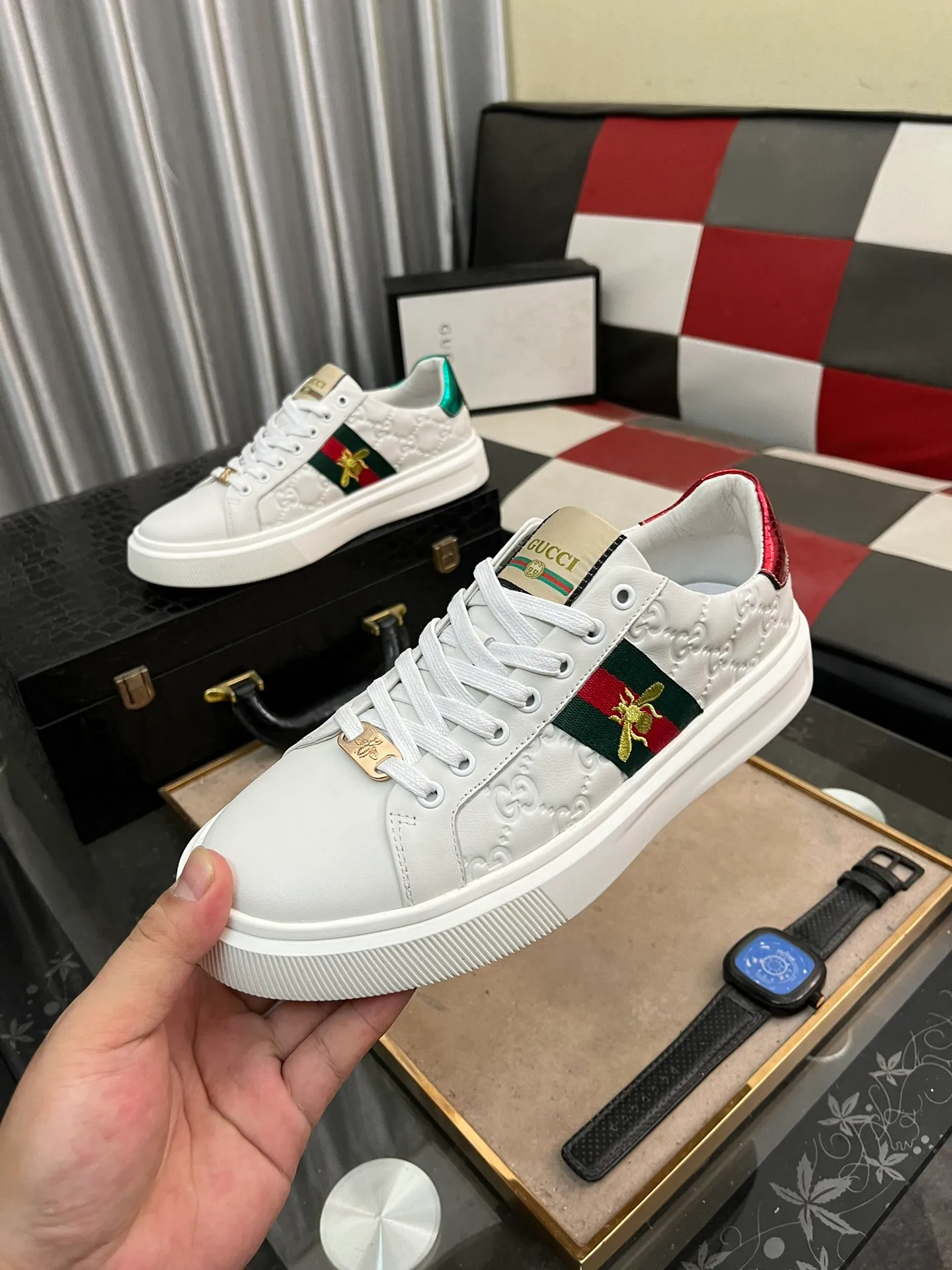 Men's shoes💰400⌚️⌚️[GUCCI] Gucci men's casual shoes are absolutely popular🔥The ultimate matching item for trendy men! The charm of super texture is irresistible, the main recommendation, the flower leather color is bright! The upper is made of high-quality cowhide + brand printed fabric, sheepskin feet, wear-resistant rubber sole, noble and elegant! Extremely comfortable🎁🎁You can be as handsome as you want💪 38-442️⃣colors available